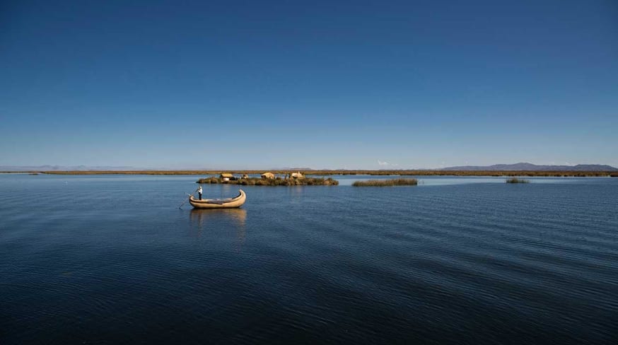 Canoa no Lago Titicaca, Peru