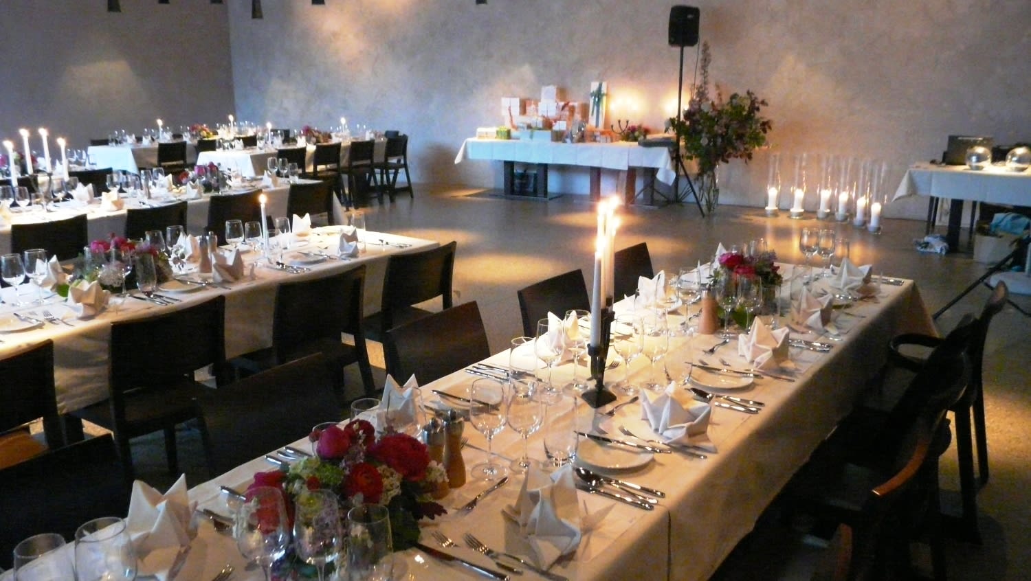 Pfisterei festlich gedeckt mit Tanzfläche