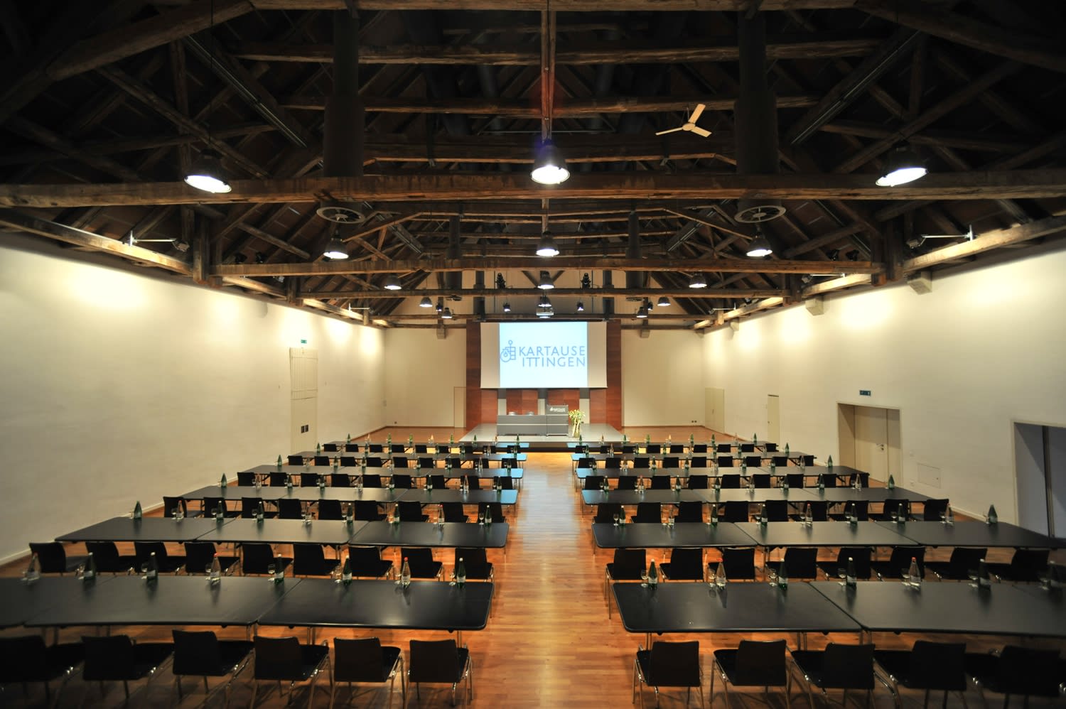 Remise mit Schulzimmerbestuhlung