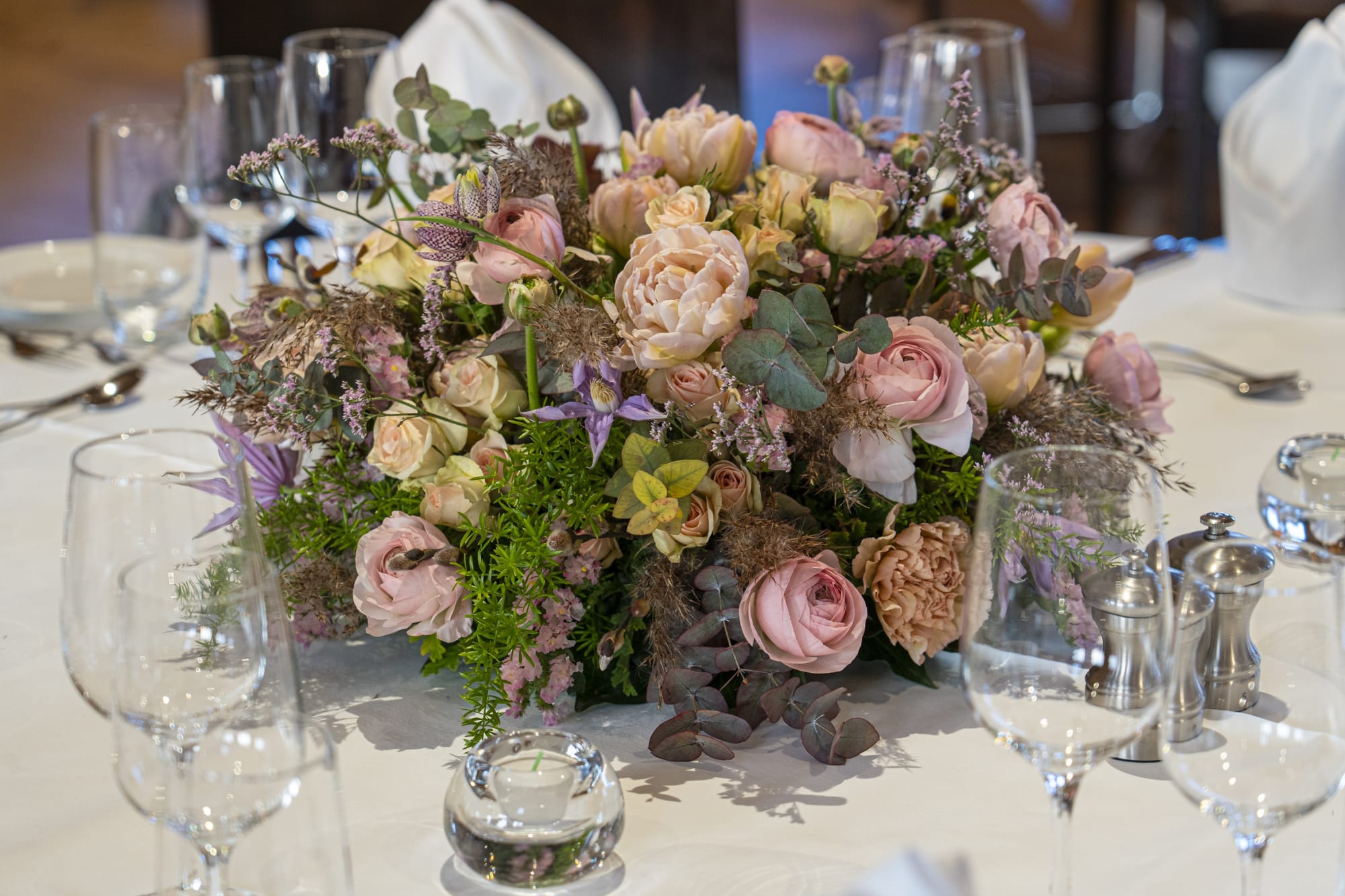 Frühlings-Arrangement Pastelltöne aus unserer eigenen Floristik