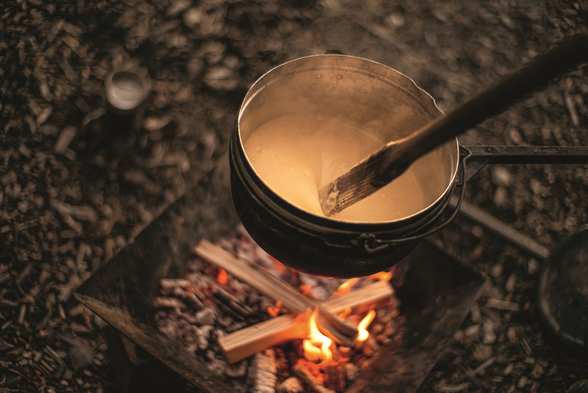 Fondue-Topf über Feuer