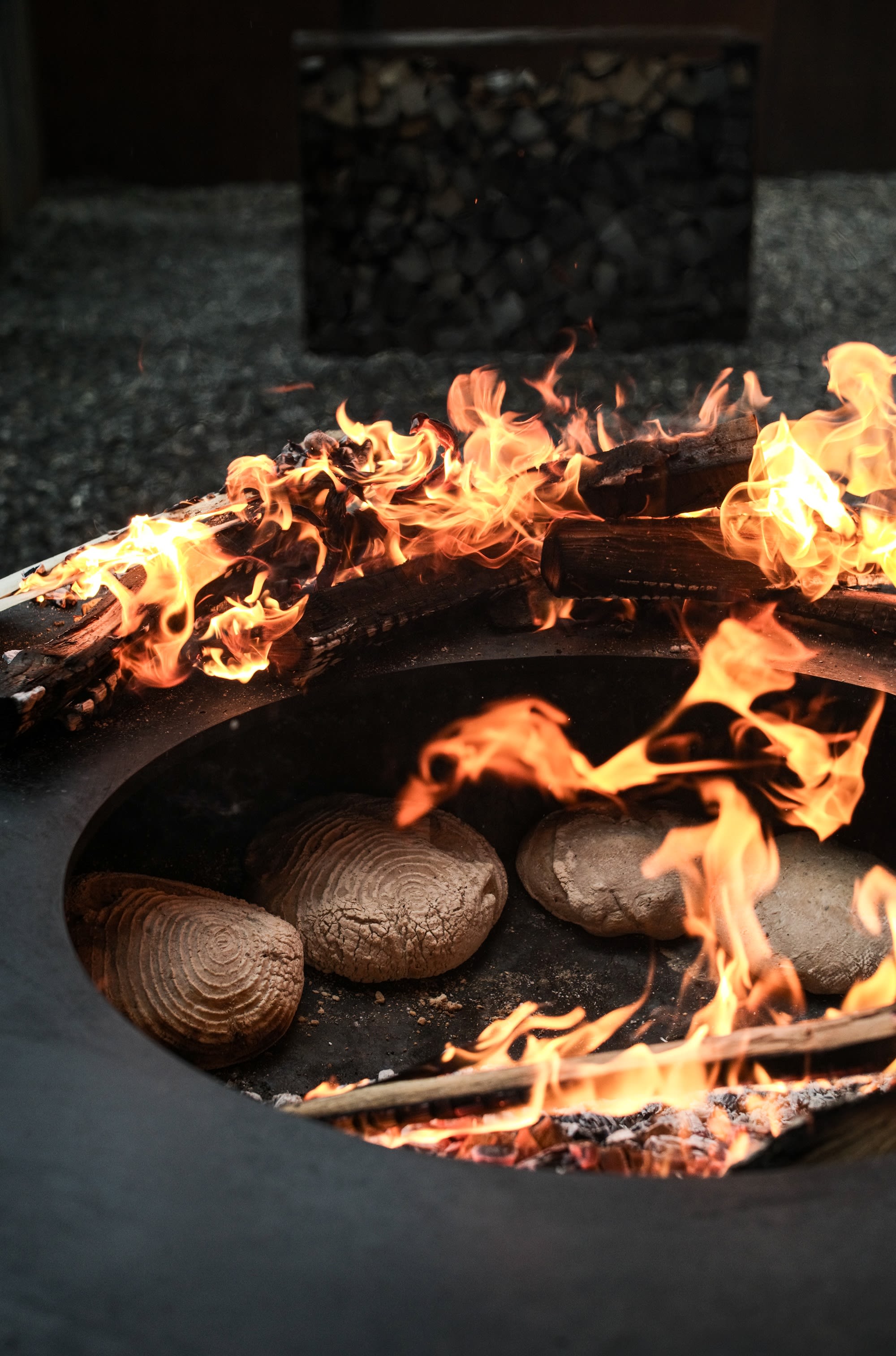 Feuer in und auf dem Feuerring