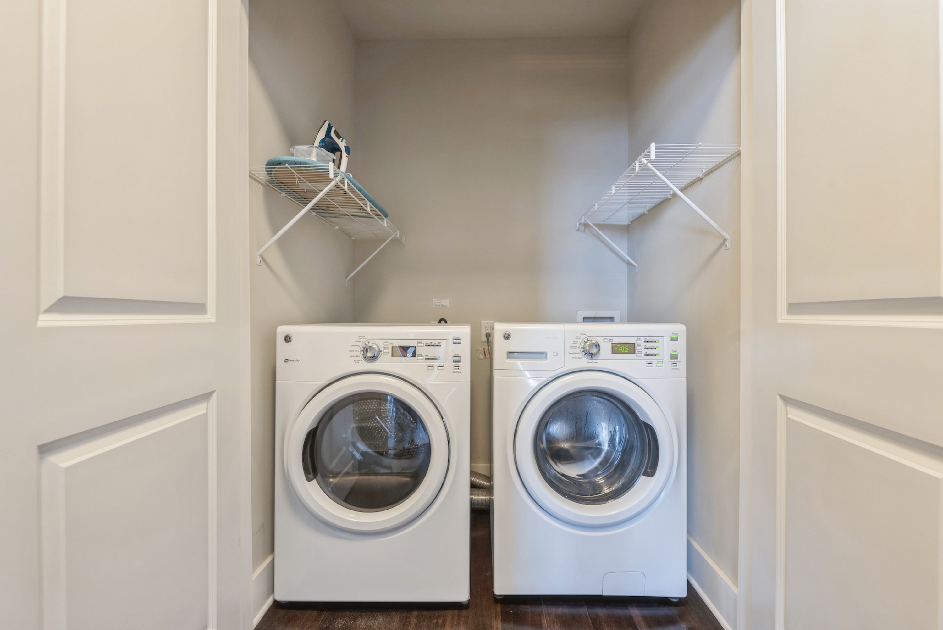 2 Bedroom | King and 2 Twins