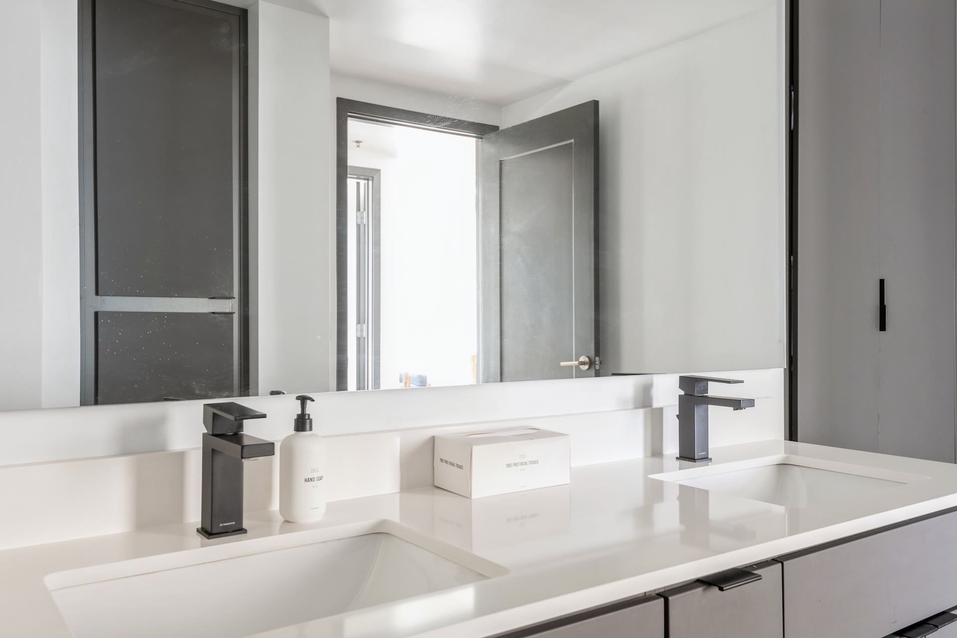 2 Bedroom | King and 2 Twins