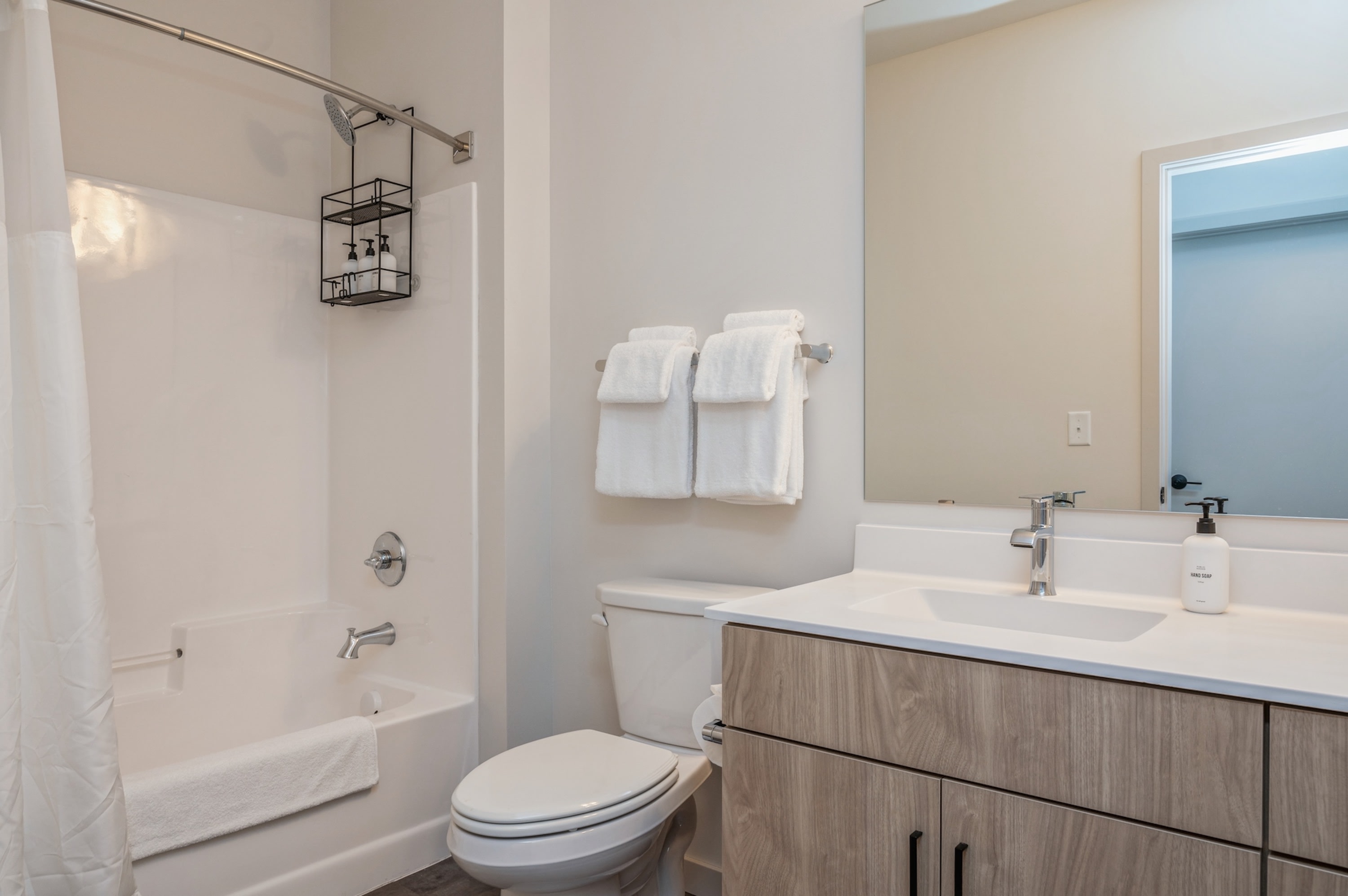 2 Bedroom | King & 2 Twins