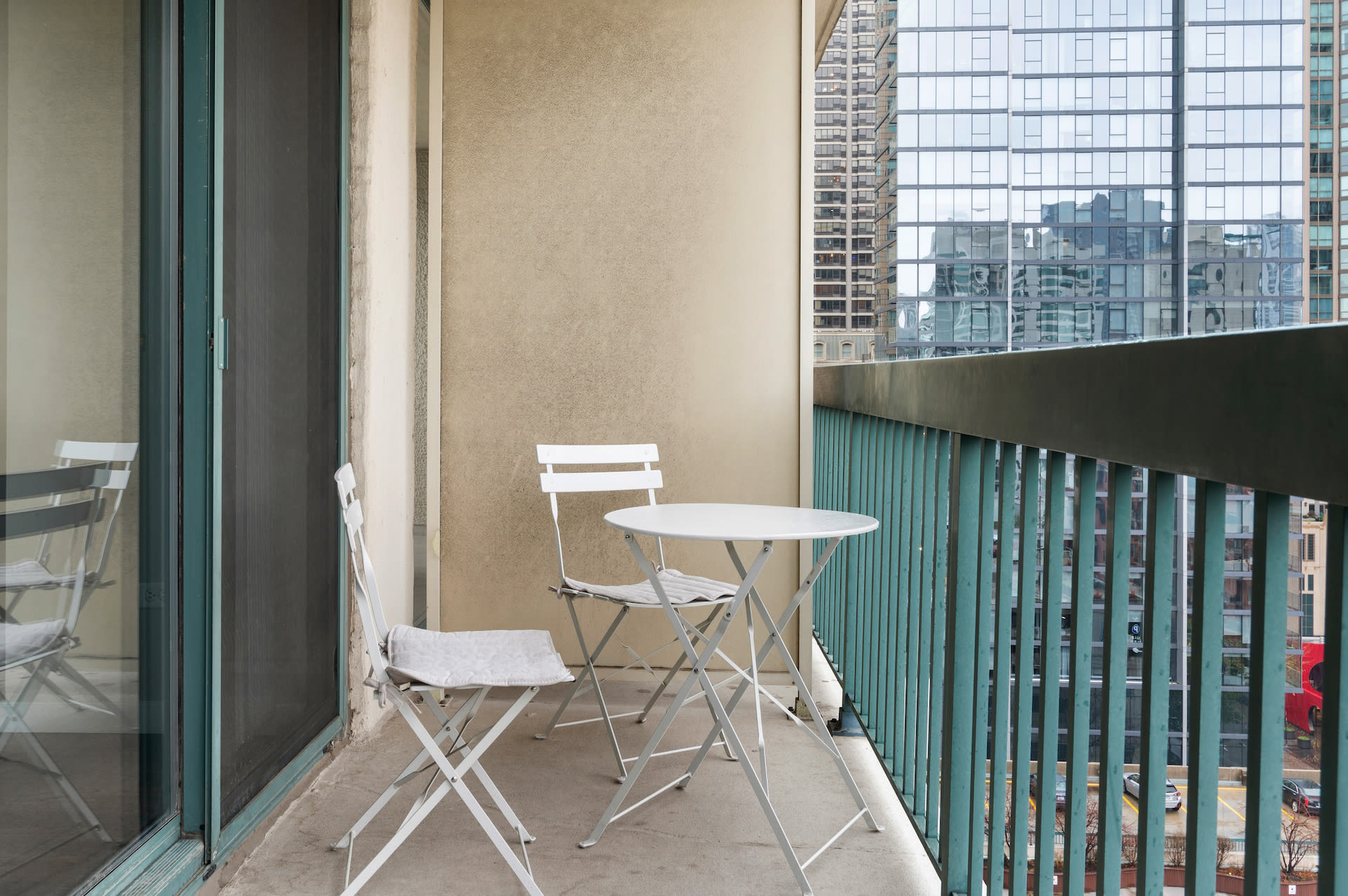 Studio | Balcony | Queen