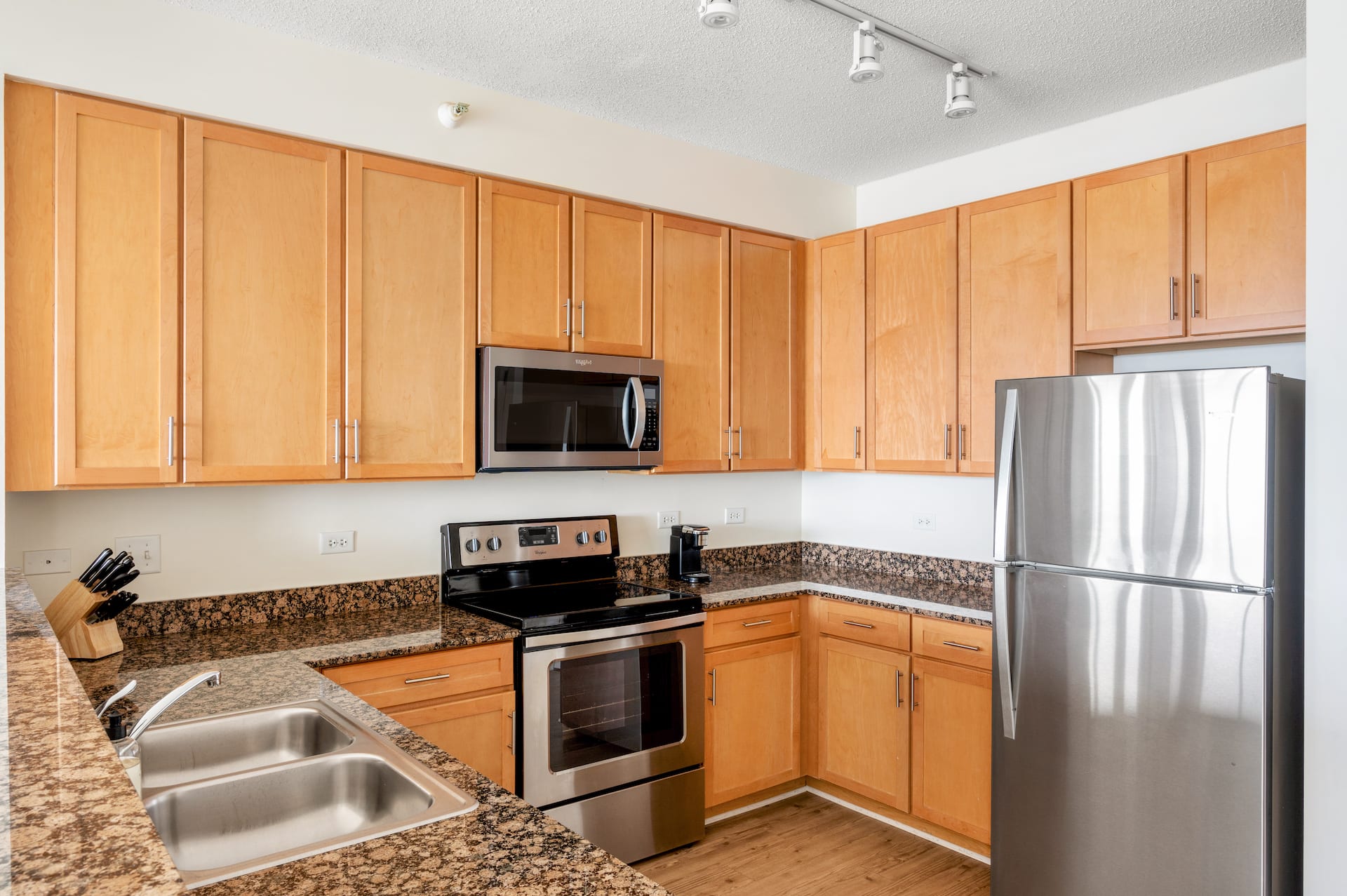 1 Bedroom with Den | King and Twin