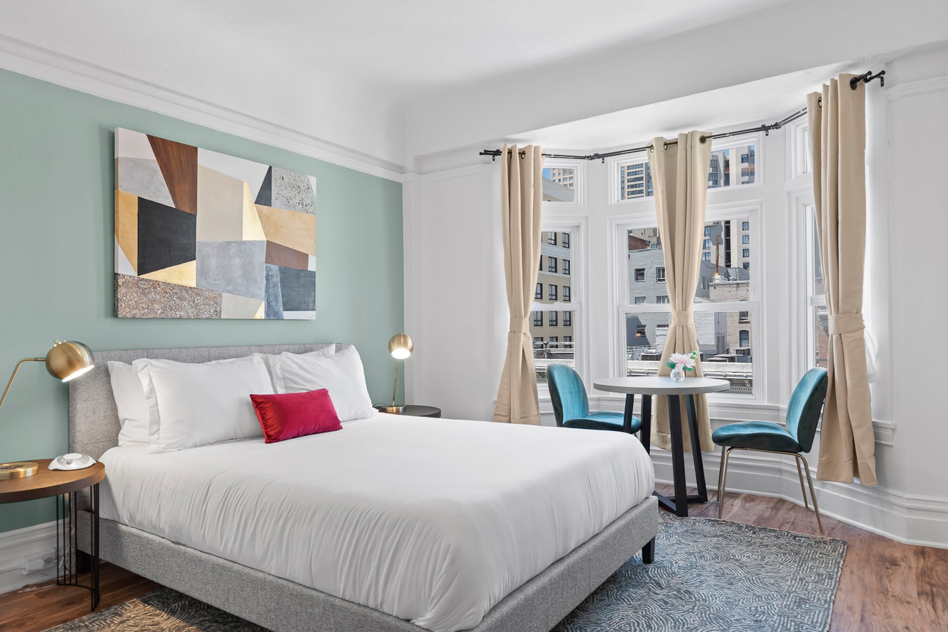 Queen Room with Bay Windows