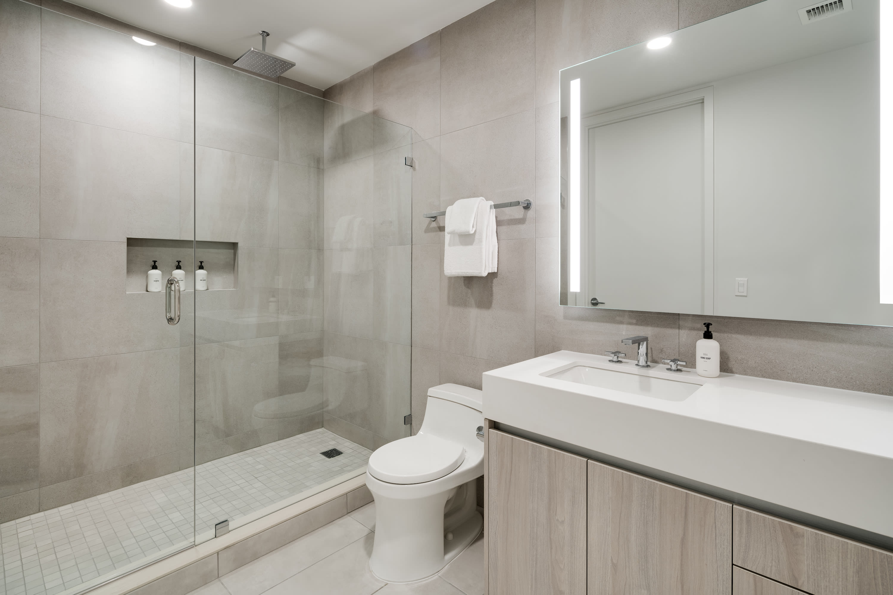 Accessible 1 Bedroom | Queen