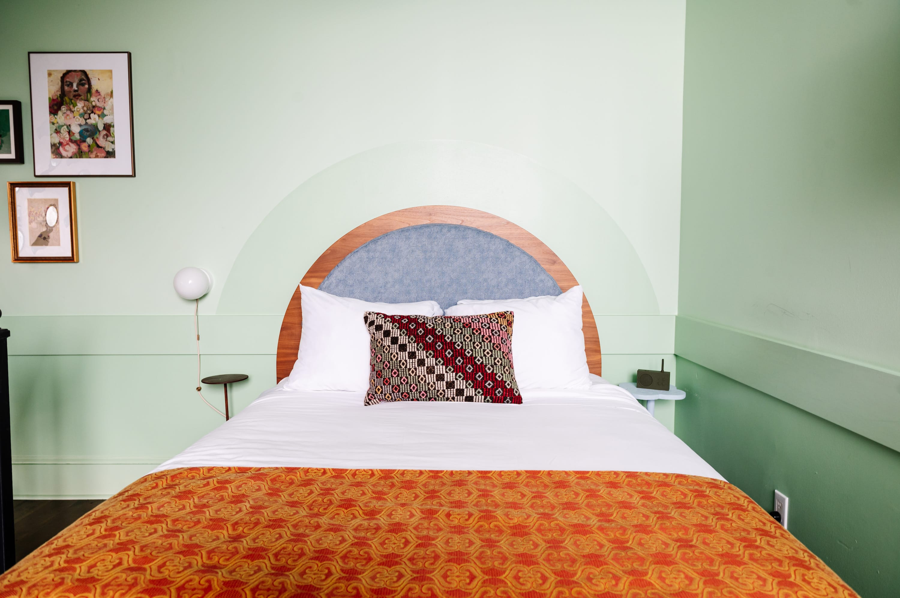Deluxe Queen Suite