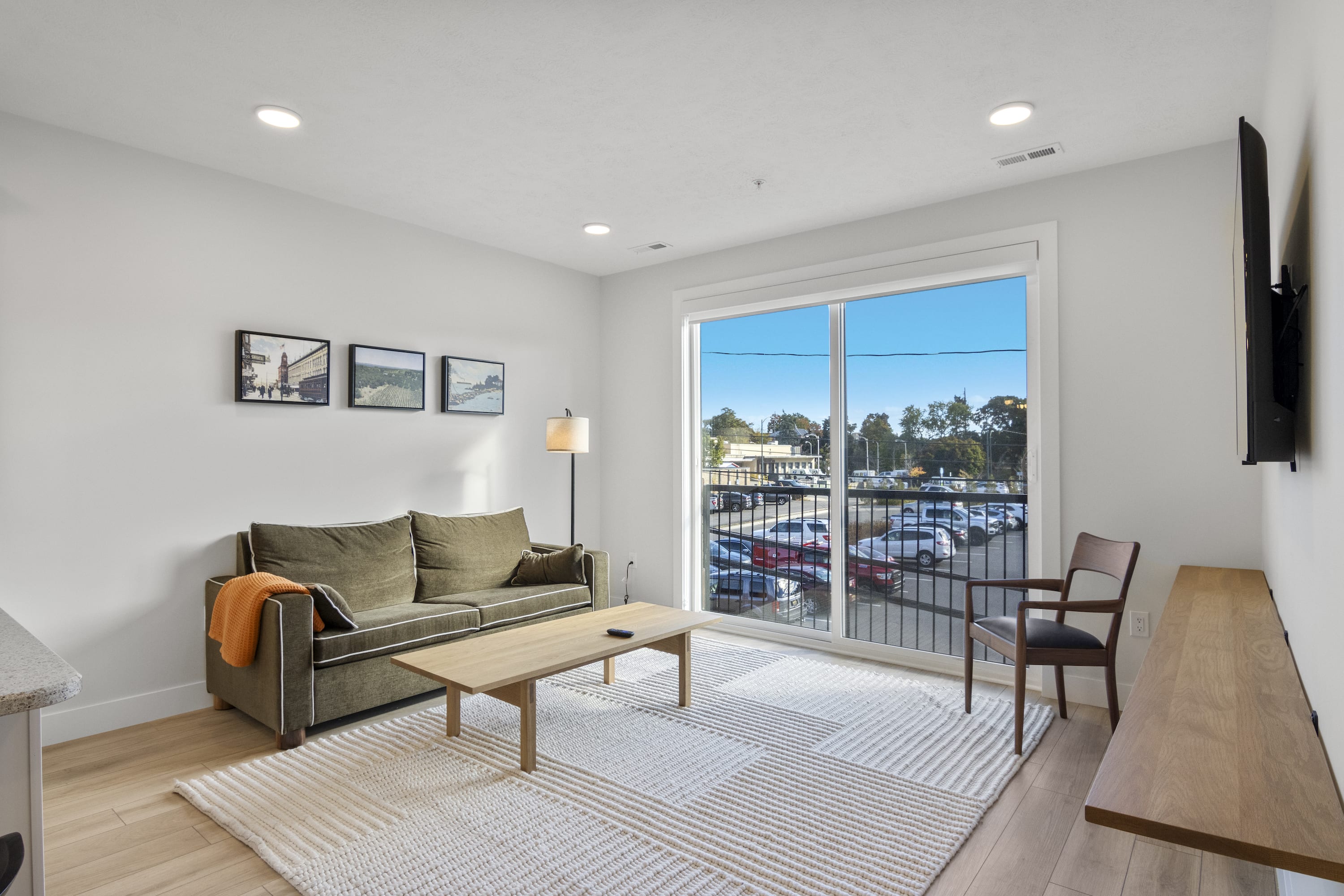 1 Bedroom | Queen