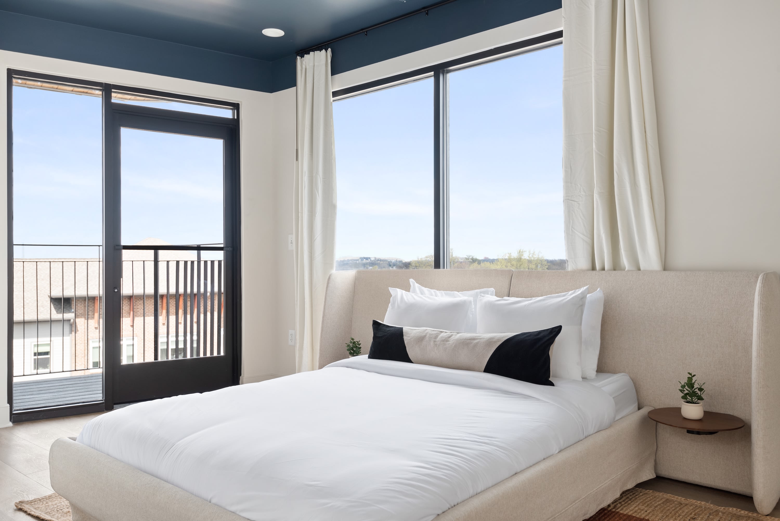 2 Bedroom Penthouse | Queen and Queen