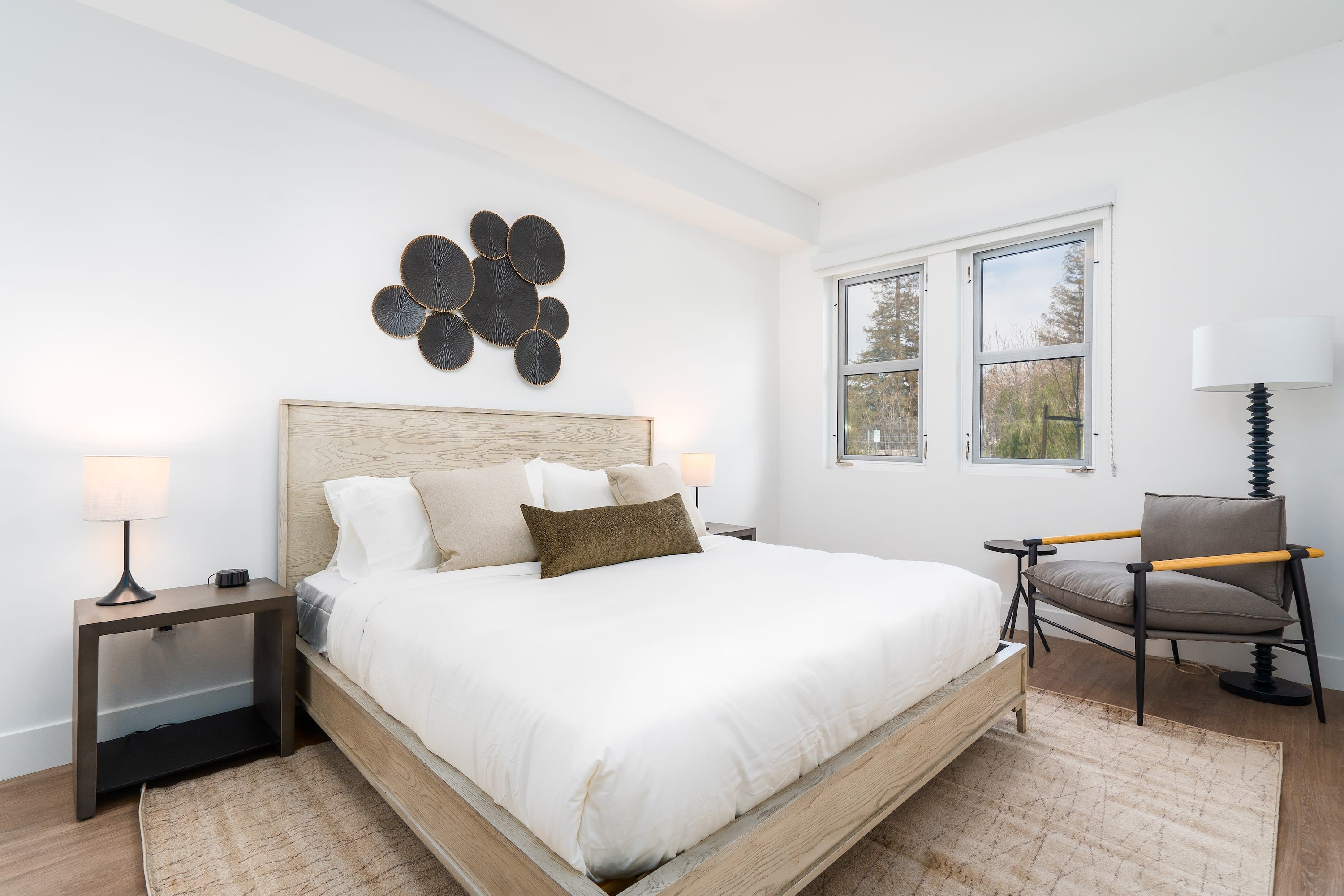 1 Bedroom | King | Caltrain Facing