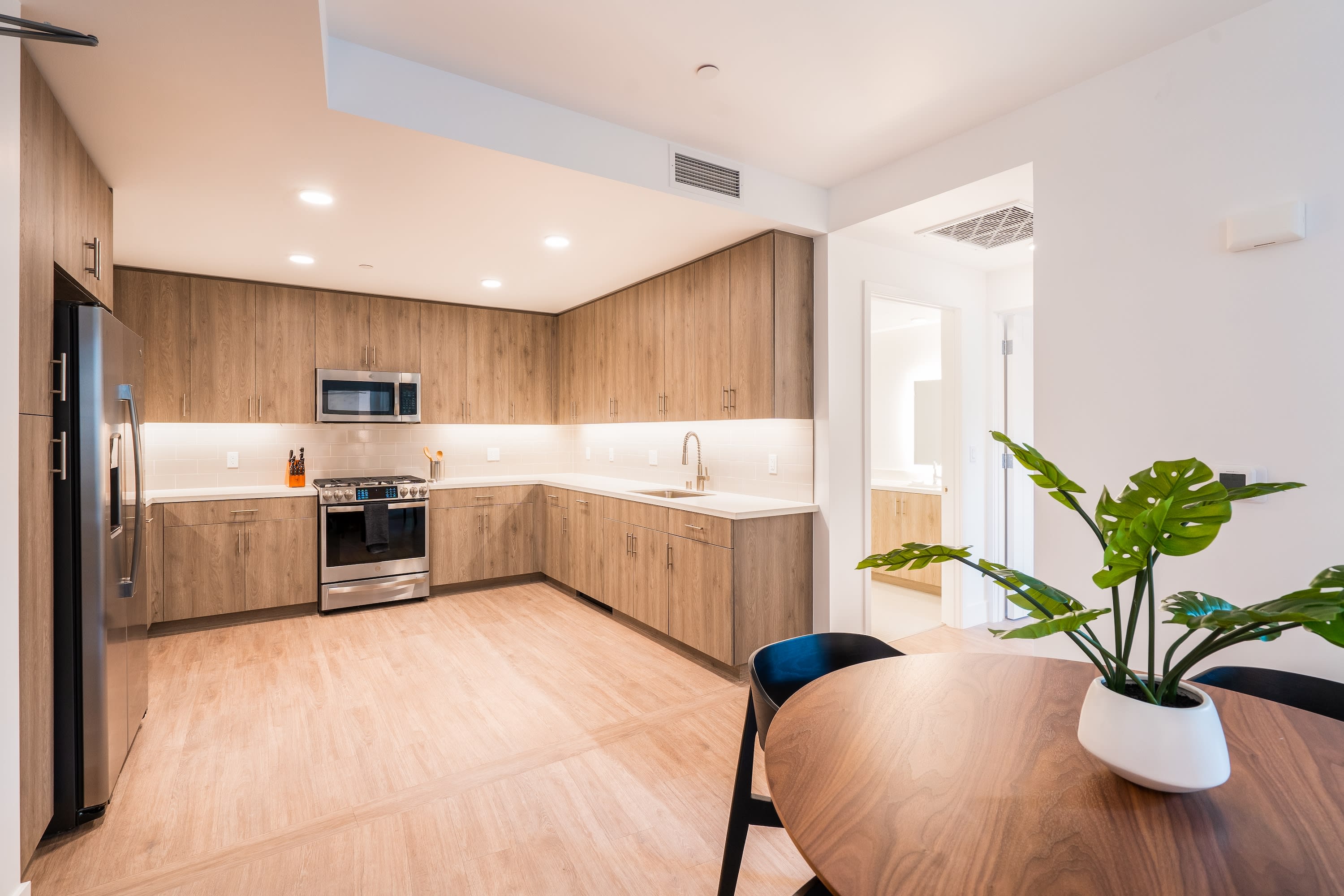 2 Bedroom | King and Queen | Caltrain Facing