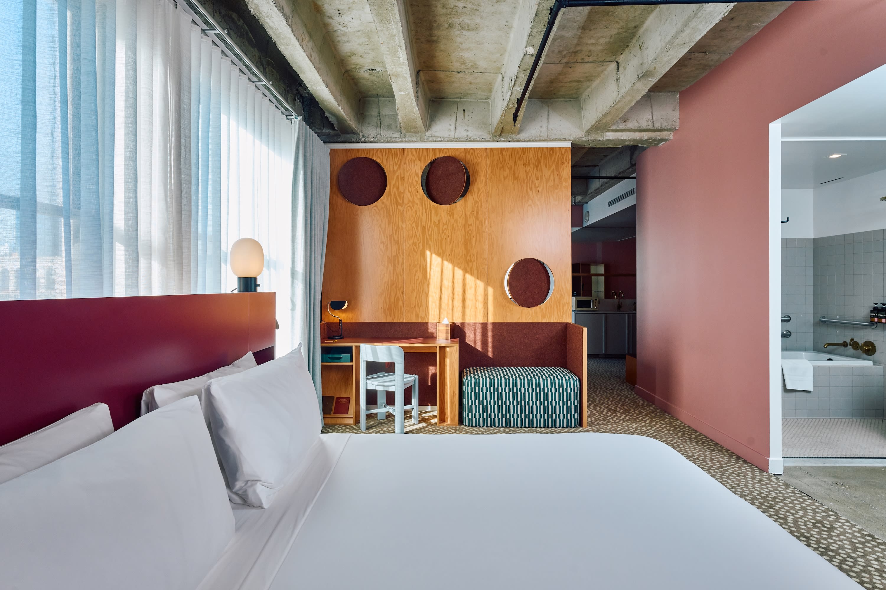 Tri Queen Suite
