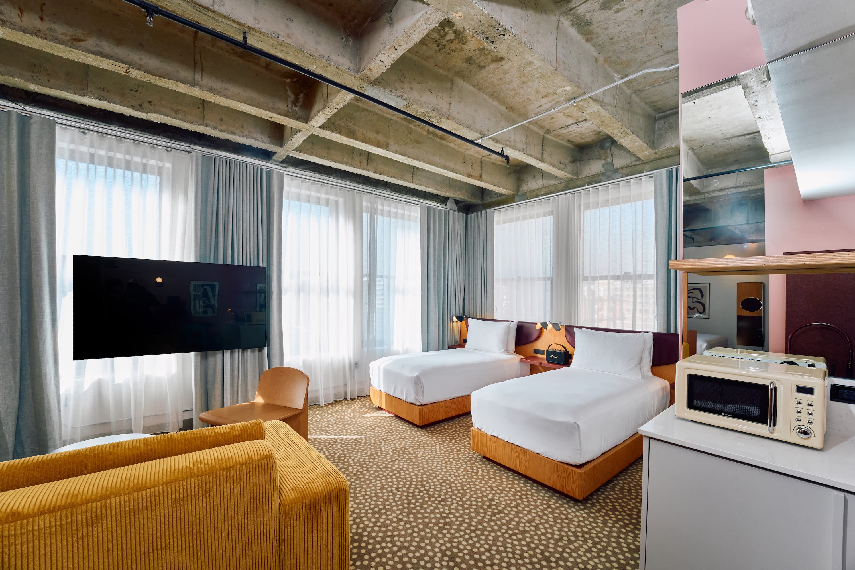 Accessible Tri King Suite
