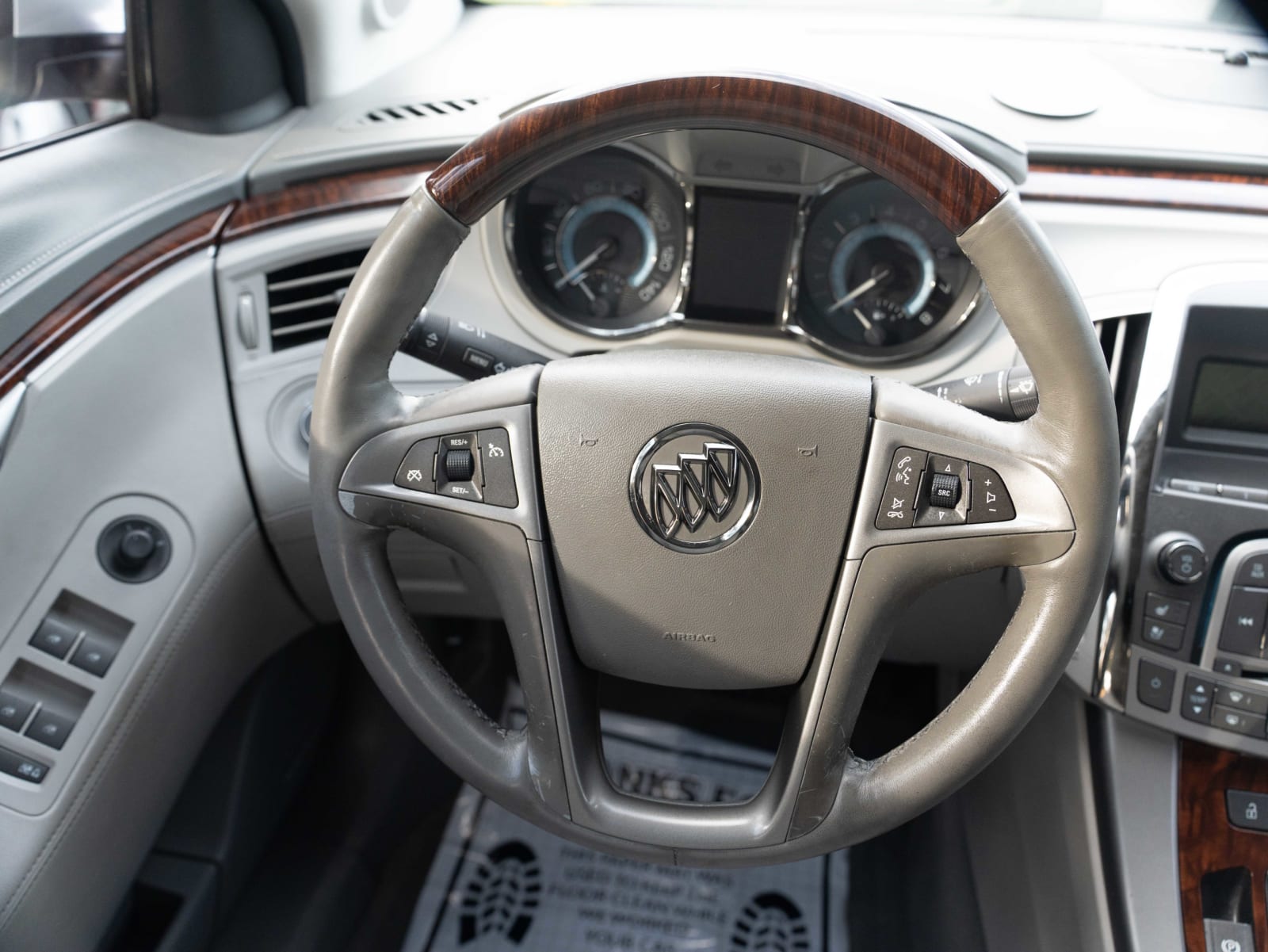 2011 Buick LaCrosse CXS - Photo 29
