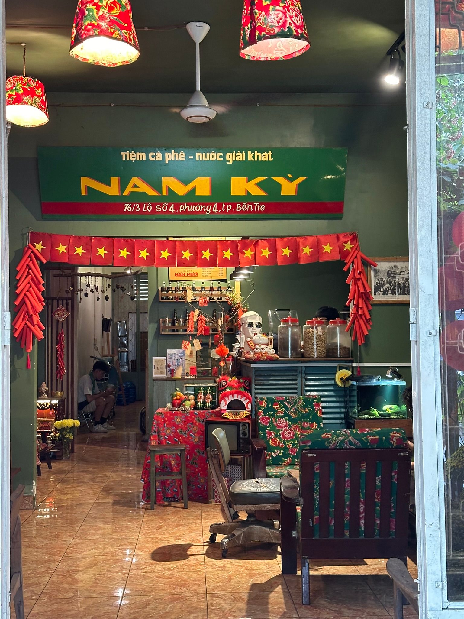 Quán này mê nhen, nó hoài cổ nó vô gu!