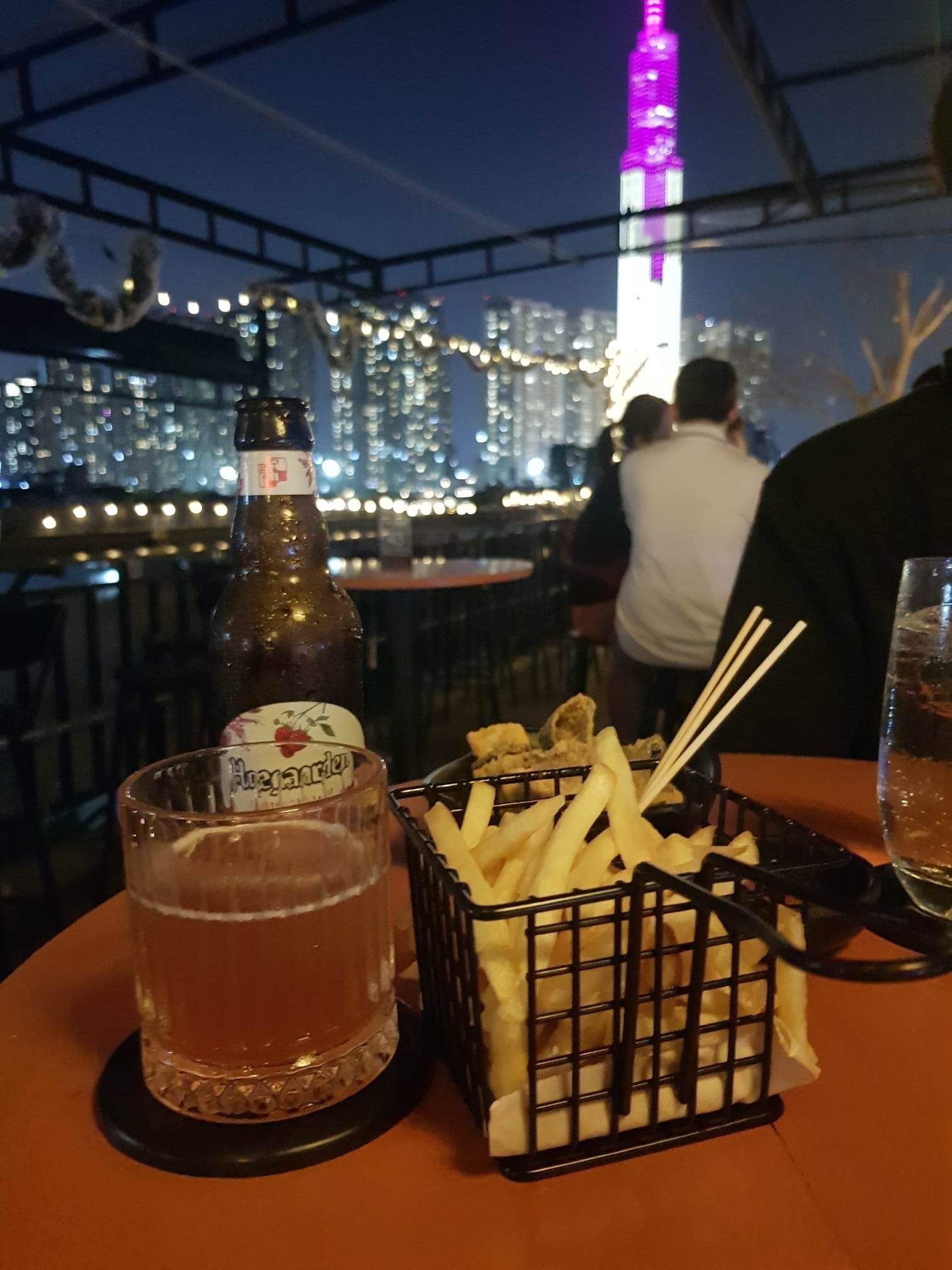 Rooftop bên Trần Não, view đẹp