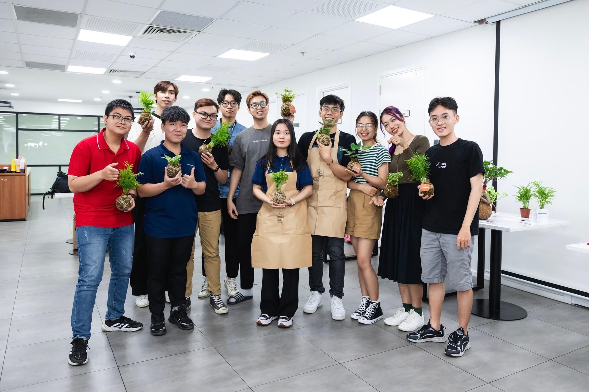 Anh chị/bạn chung team cùng đi event