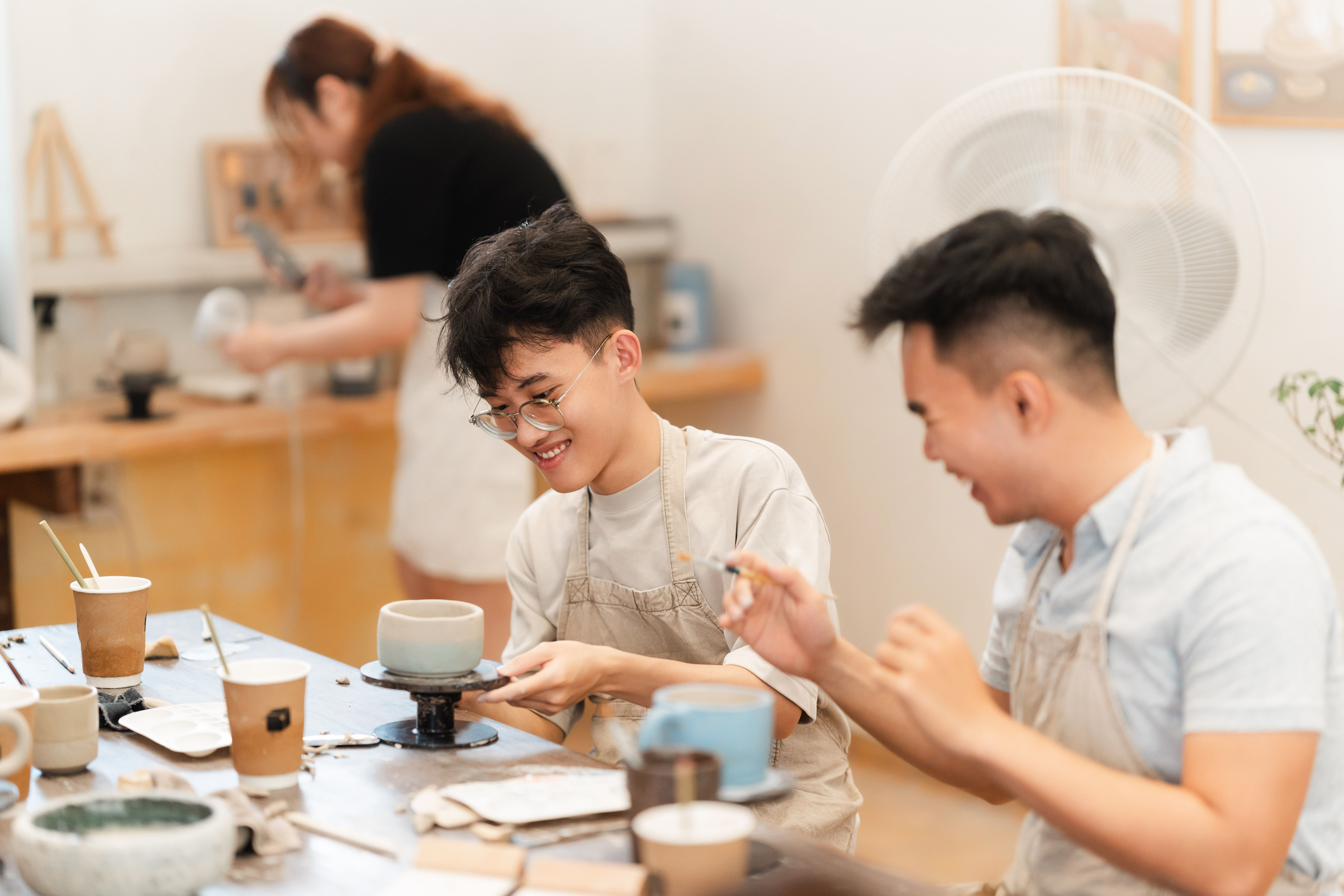 Cười zụ gì vậy tar, mà thấy cái quạt phía sau hk, không có yên với nó luôn á trờii