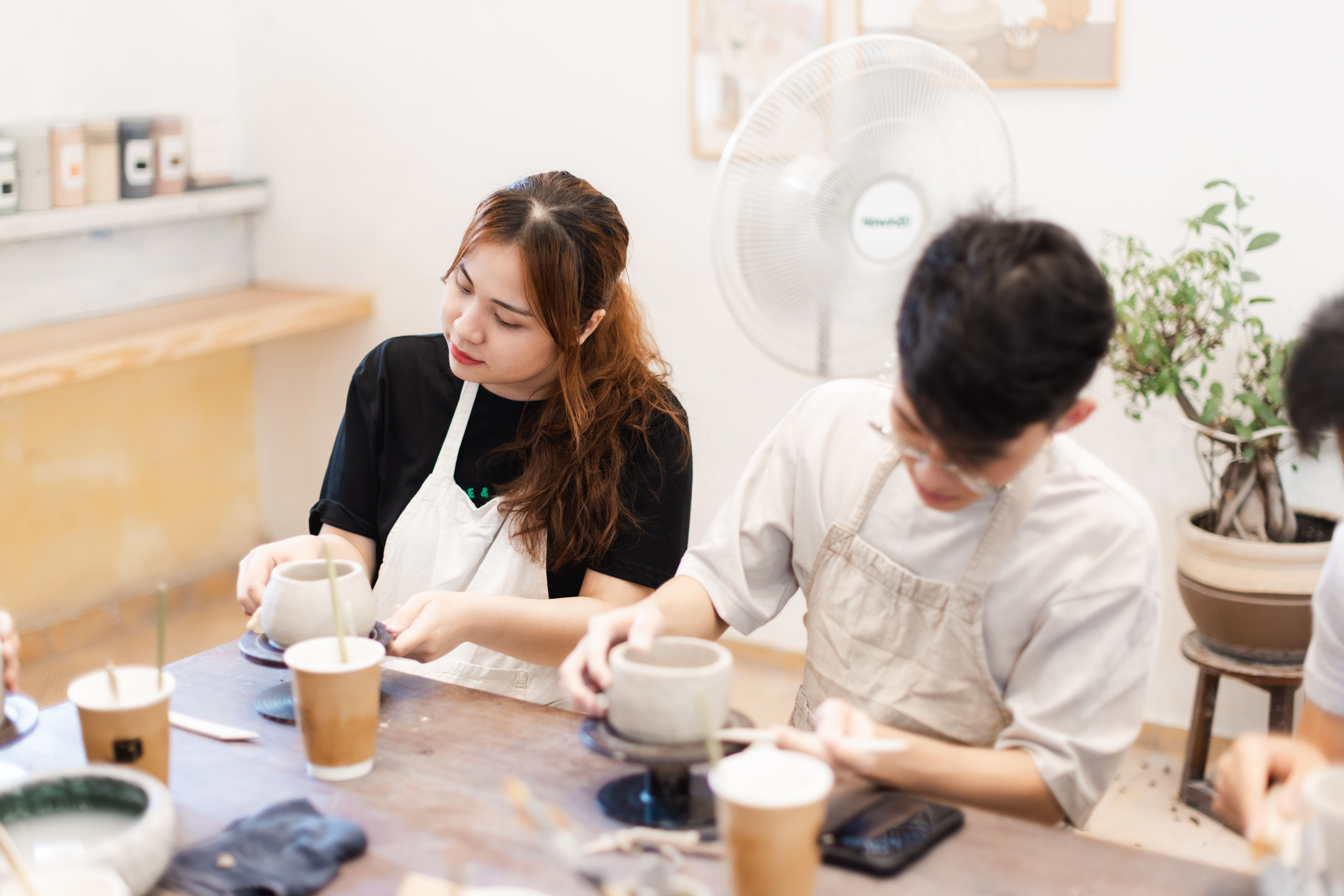 Ủa bạn tui nét quá nè, btw cái quạt mất nết =))