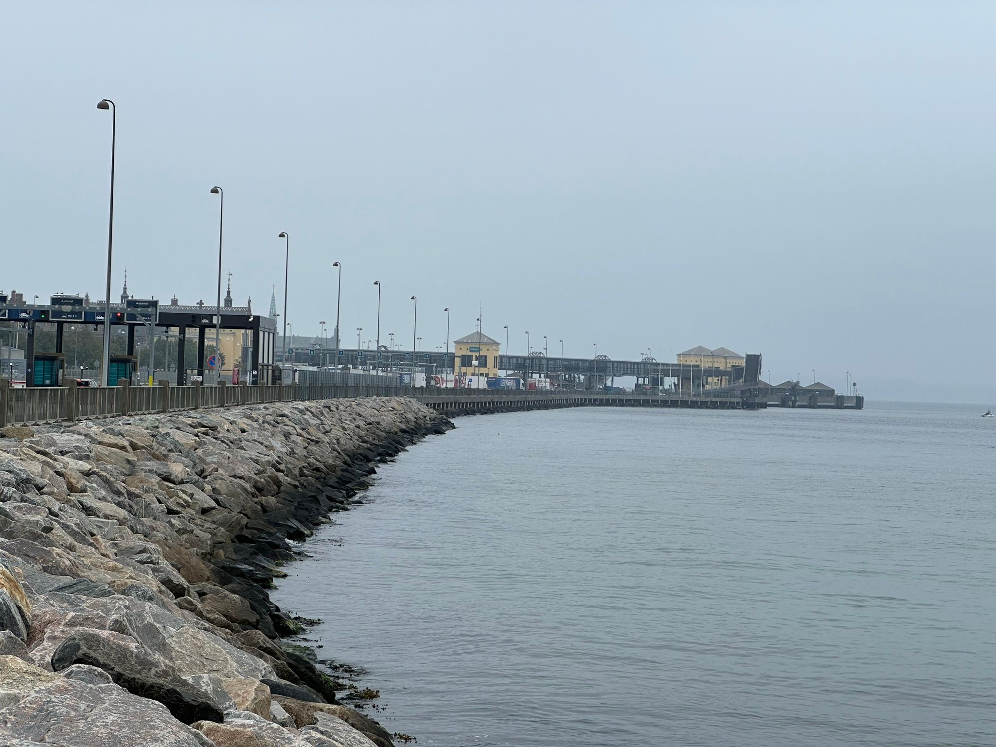 Cảng Helsingør, nơi mà có tàu đi qua bên Helsingborg của Thụy Điển, hai chỗ này cách nhau một eo biển hẹp.