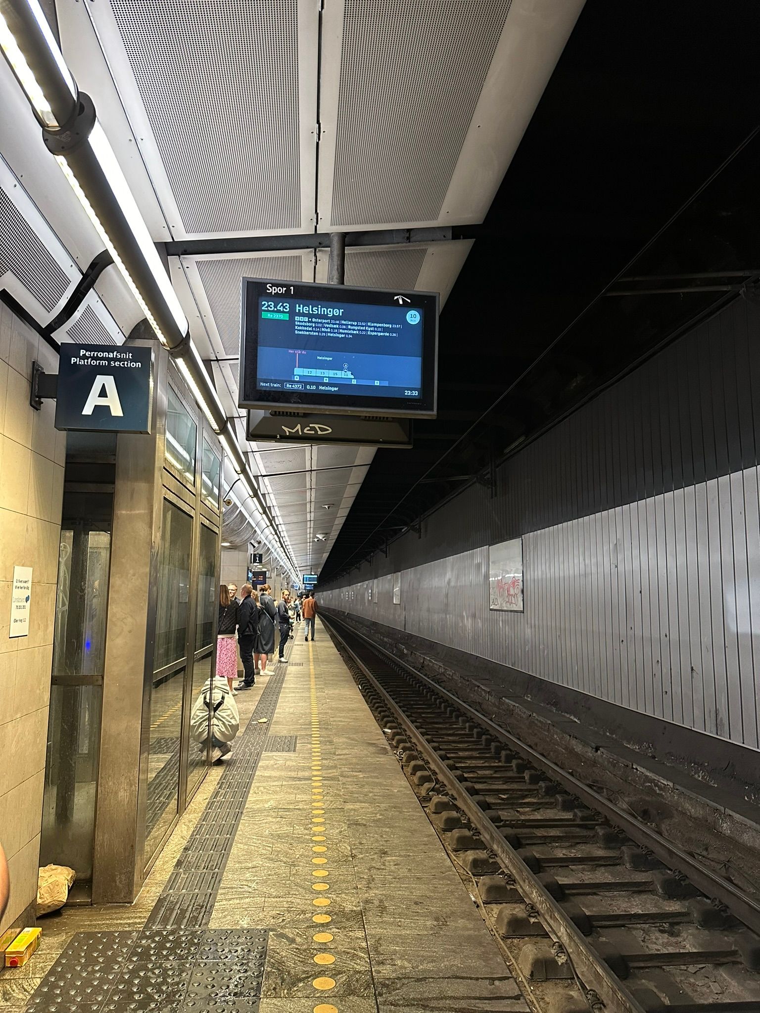 23h43pm mới đó tàu dìa