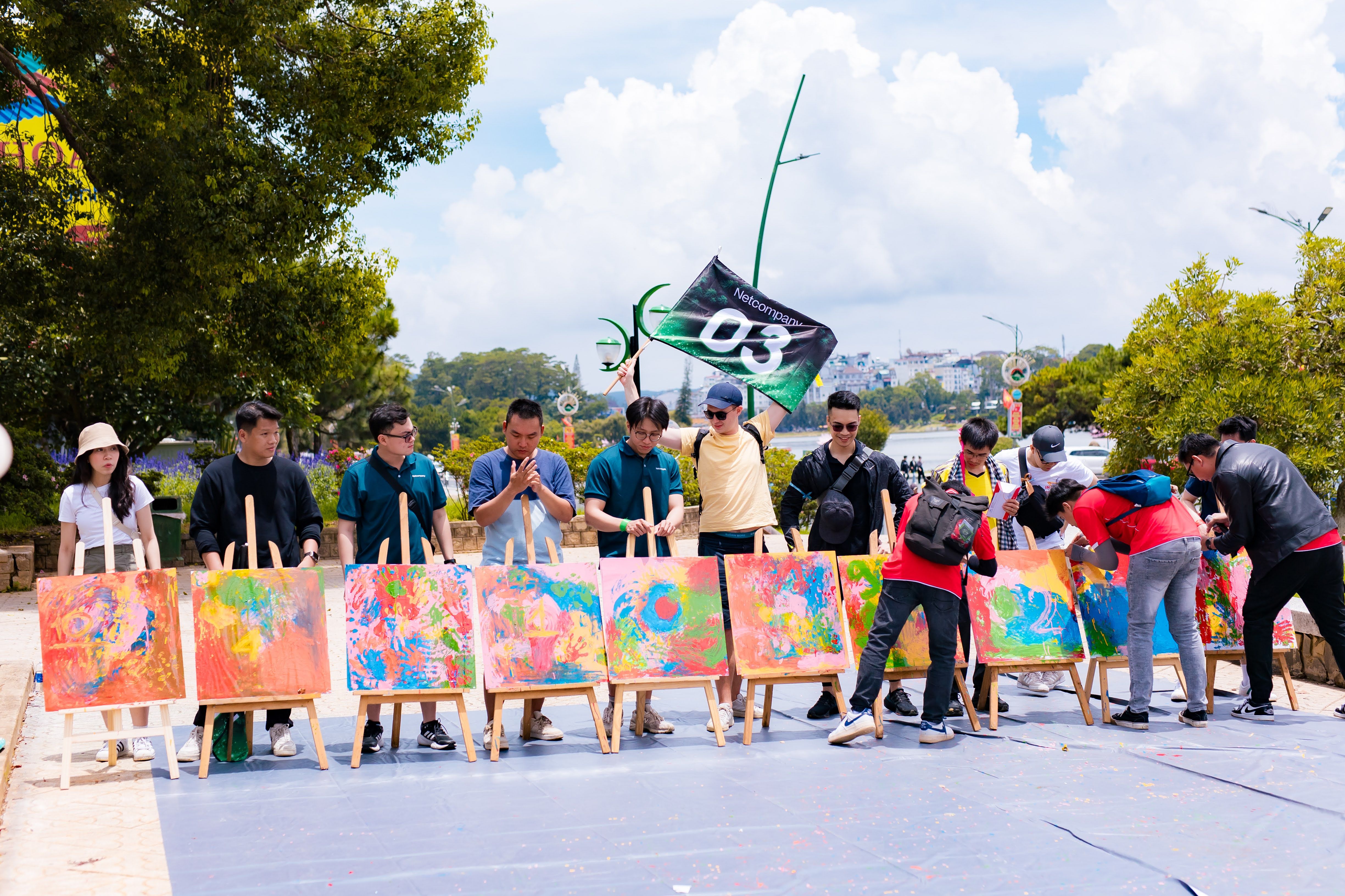 Nhìn là biết anh trưởng team ở đâu liền