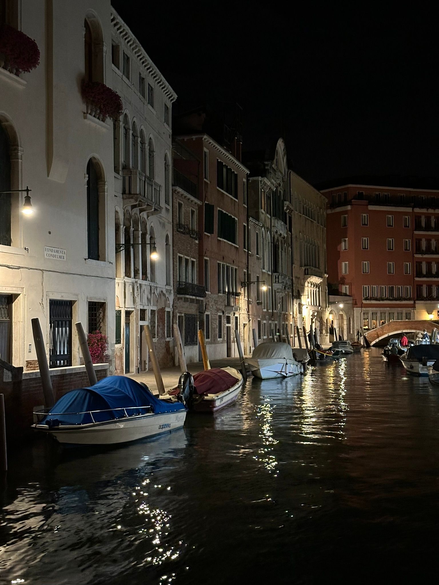 Giống Venice hơn rồi nè.