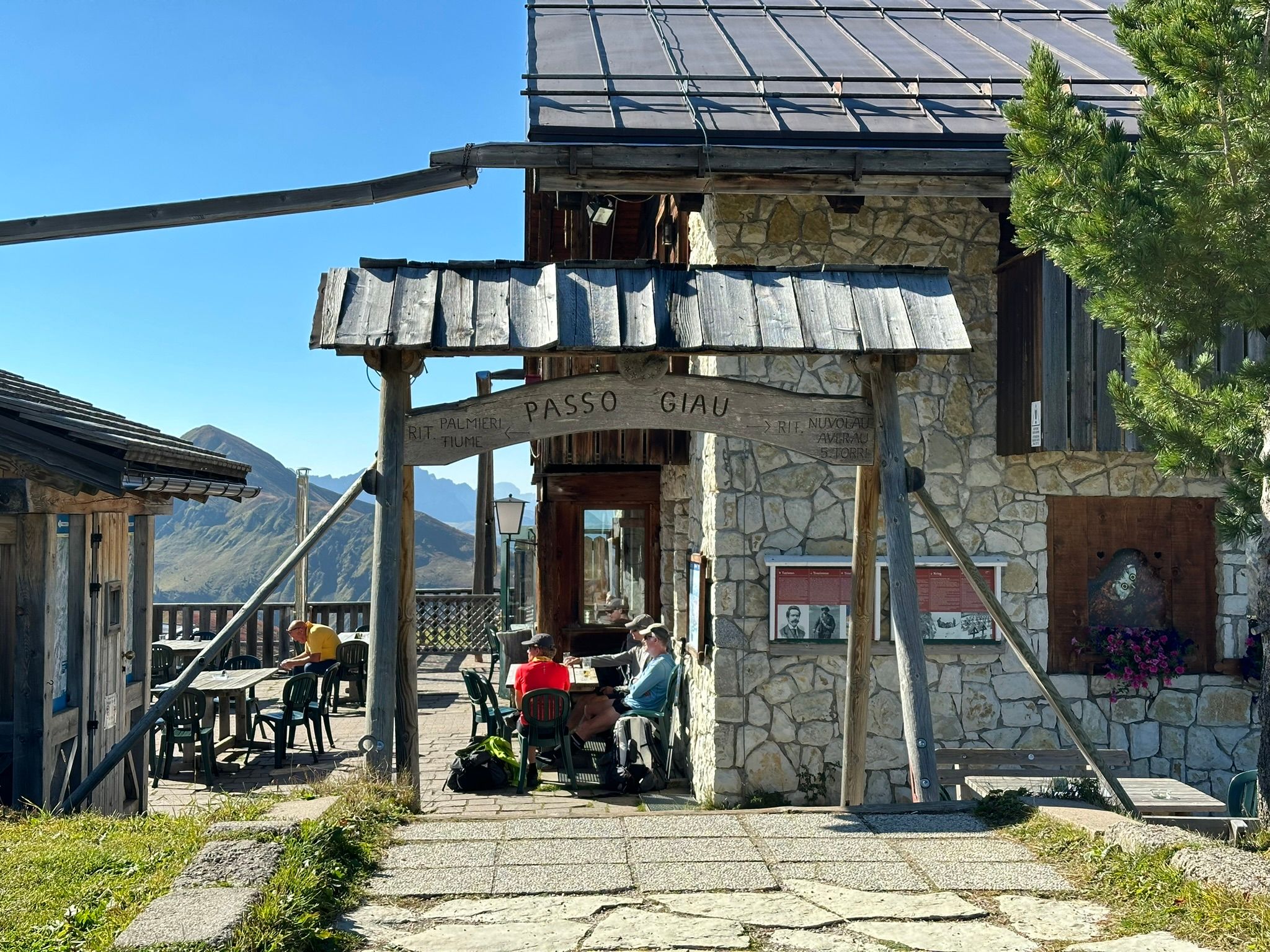 Nhà hàng Passo Giau