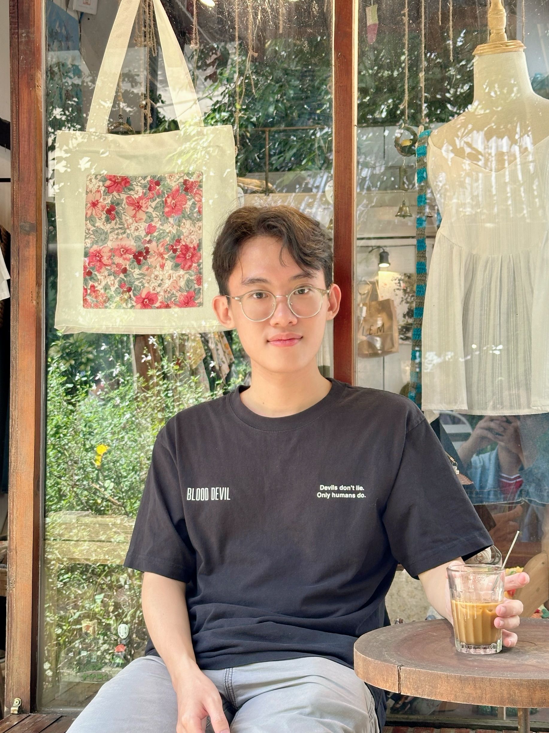 Thích chen ngang dị đó, kiểu như chèn quảng cáo :))
