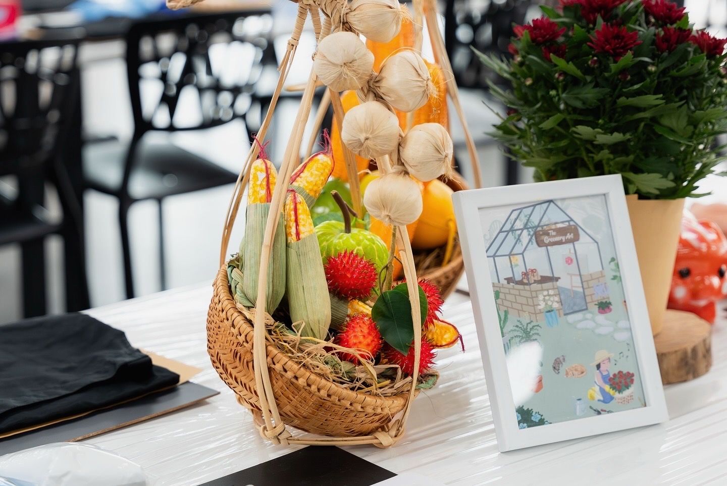 Mấy này là để decor cho đẹp cái bàn nè