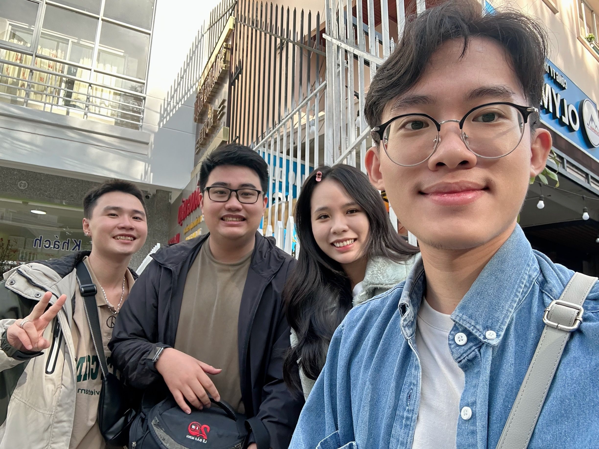 Này là tới ks nhưng chưa tới giờ check-in