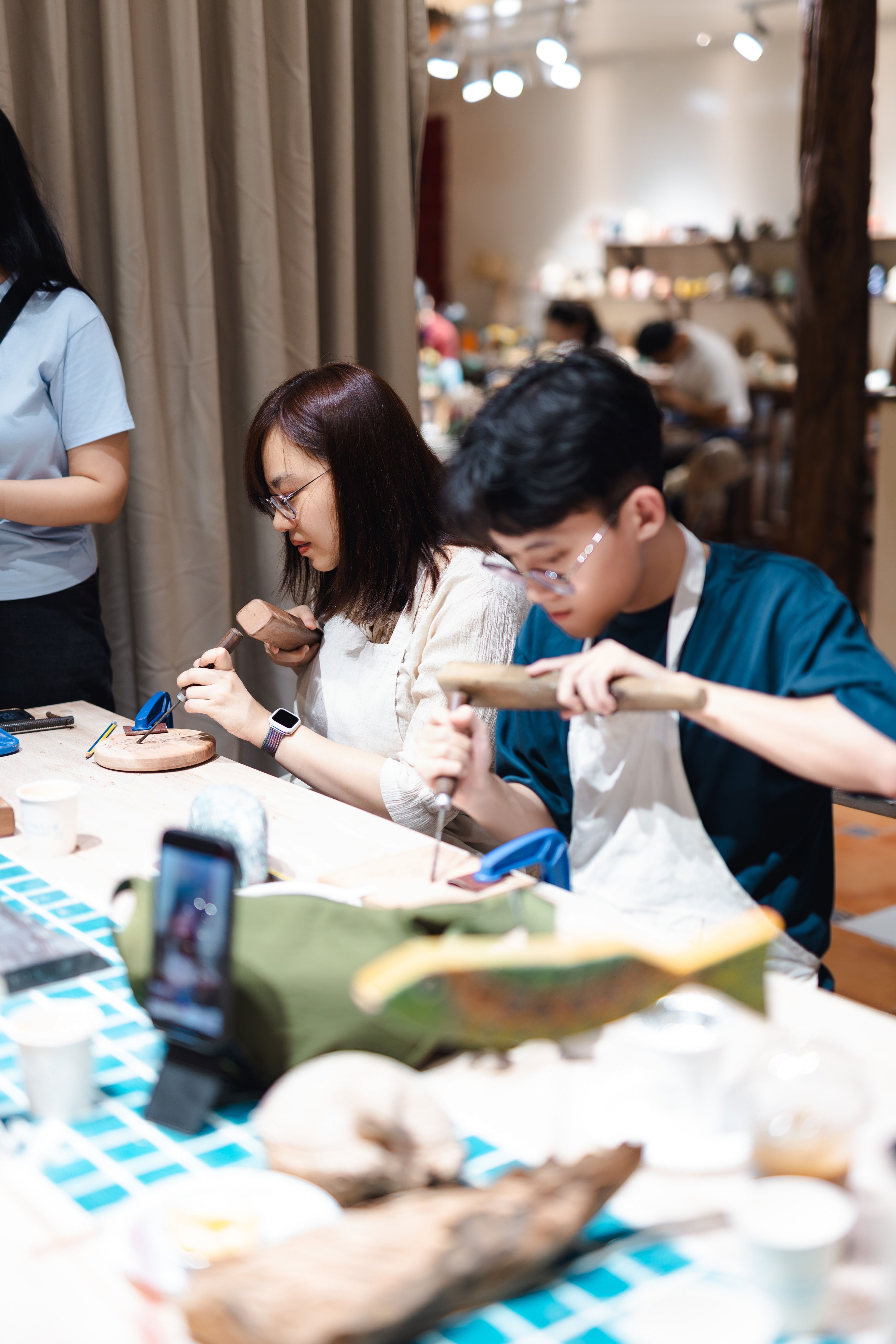 Mình ko phải là nhân vật chính, nhưng chị giữ chổ cho mình là nhân vật chính nên cũng up luôn :))