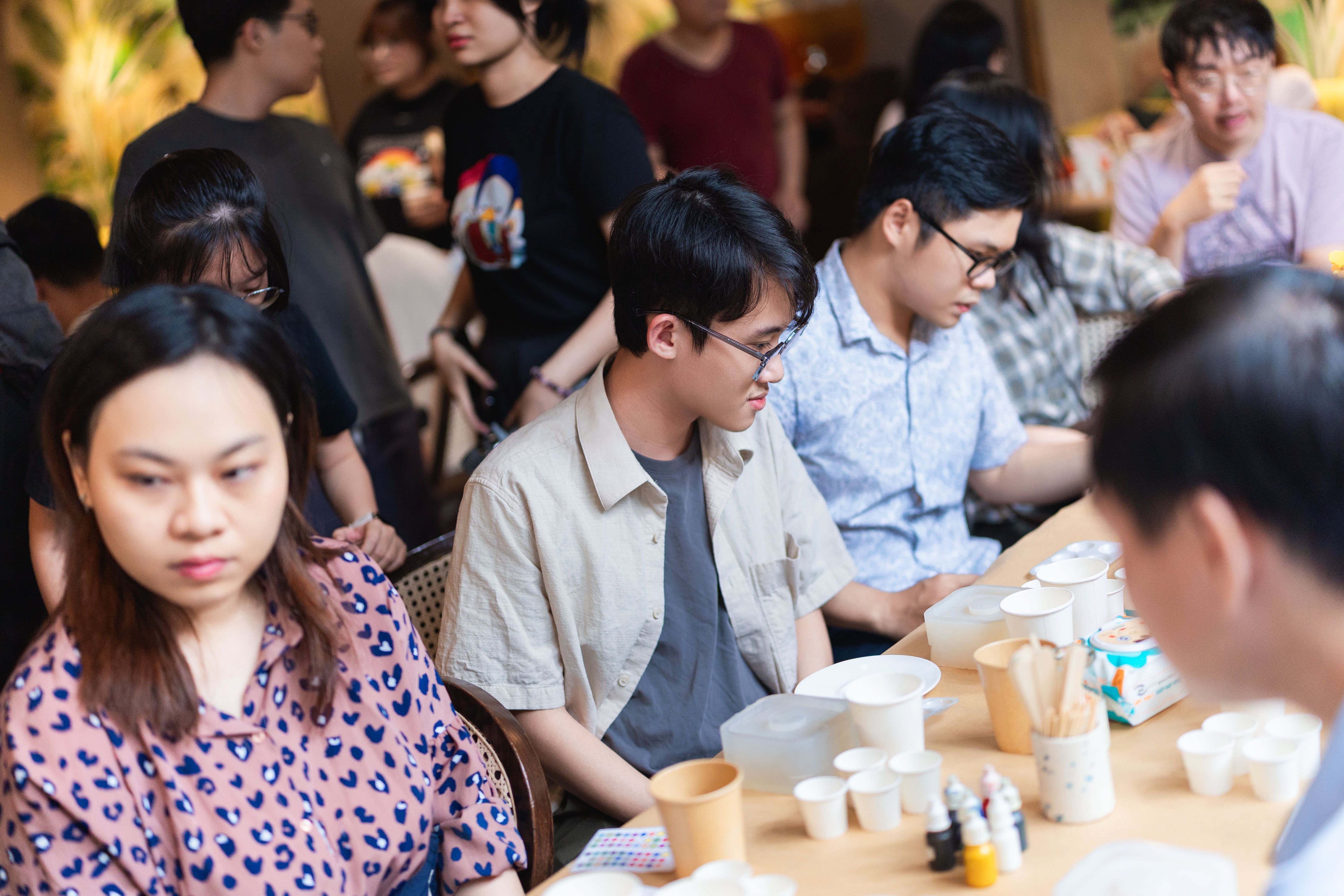 Ai thấy hình tui trên này ra ngoài đừng có té ngửa vì 6 hơn nha