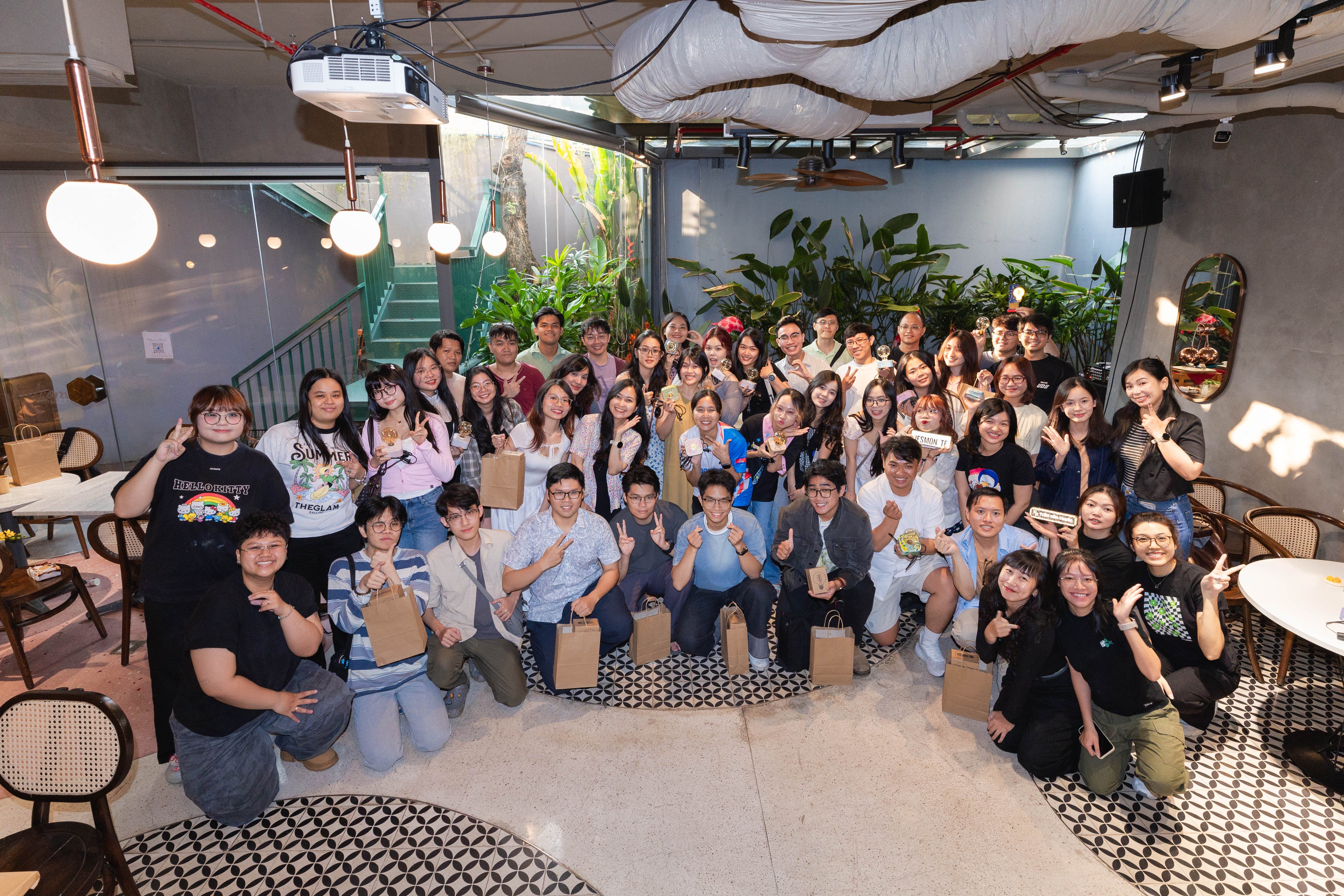 Này là phía cty + "tiệm nửa thước" ❤️