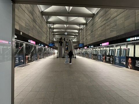 Metro nằm sâu dưới lòng đất ở trung tâm Copenhagen Metro nằm sâu dưới lòng đất ở trung tâm Copenhagen