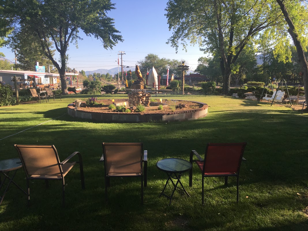 The courtyard of Toiyabe Motel.