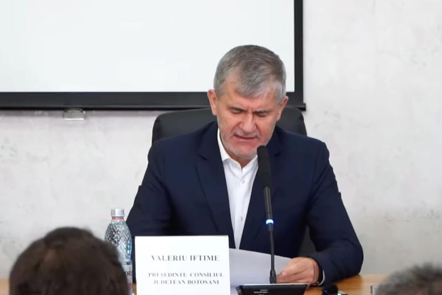 Valeriu Iftime la o ședință a Consiliului Județean Botoșani