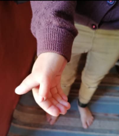 Un simplu gest, o schimbare de destin: mâna de ajutor care salvează — fotografia 1 din 5