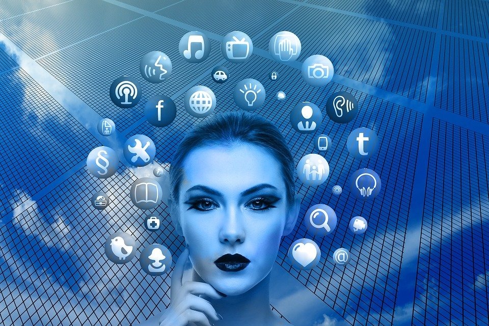 Cum te poate ajuta o agentie de content writing sa iti imbunatatesti prezenta pe platformele de socializare?