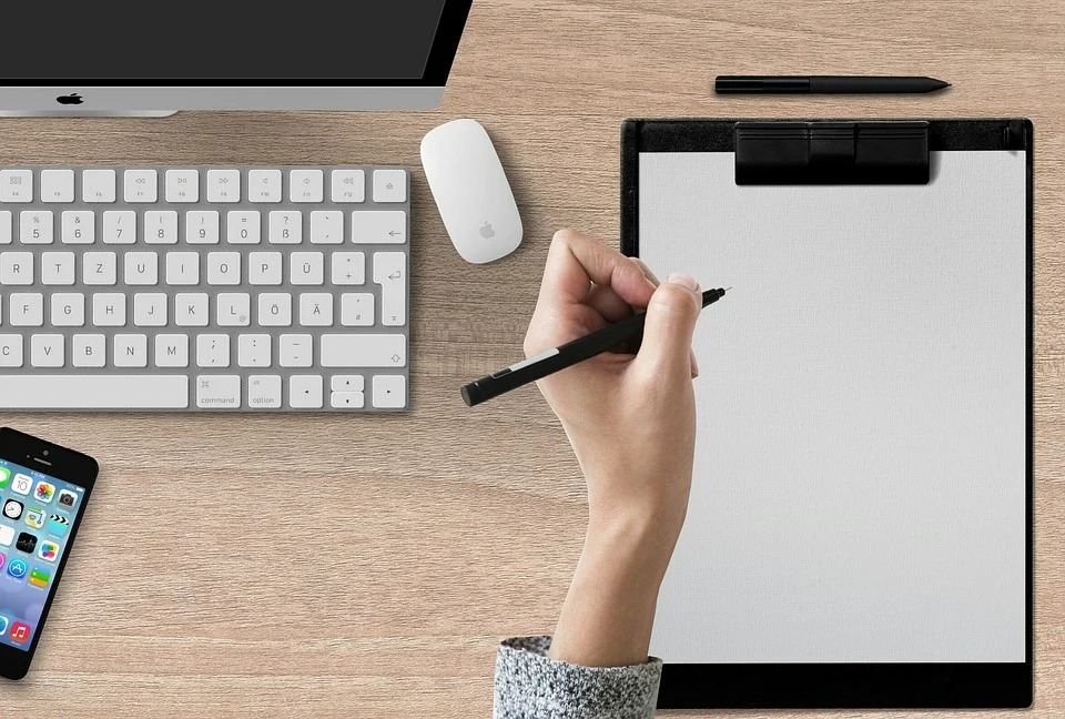 Este o idee buna sa caut scriitor articole pentru blogul meu? Cum imi poate fi de ajutor?