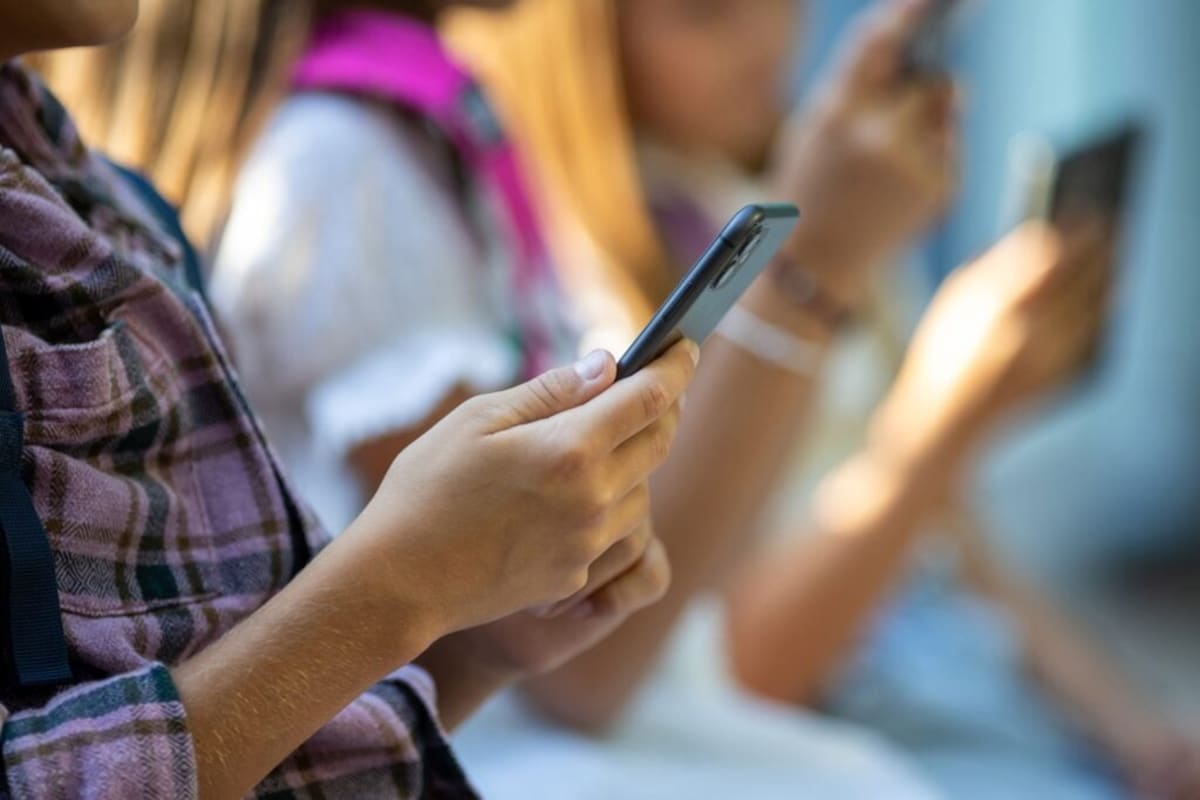UK to Require Apple and Google to Block Explicit Content on Children's Smartphones