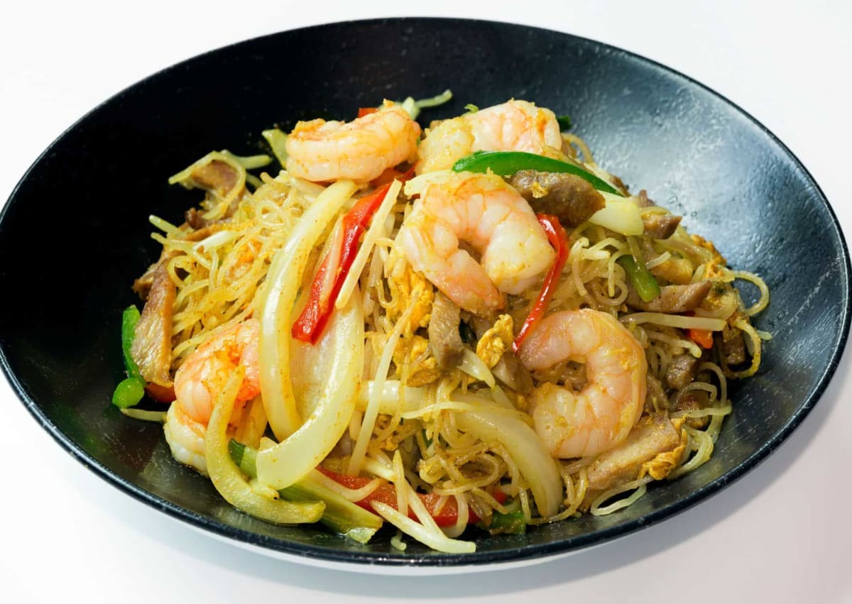 Quick 20-Minute Singapore Noodles: Recipe Guide with Shrimp, Pork, and Vegetables