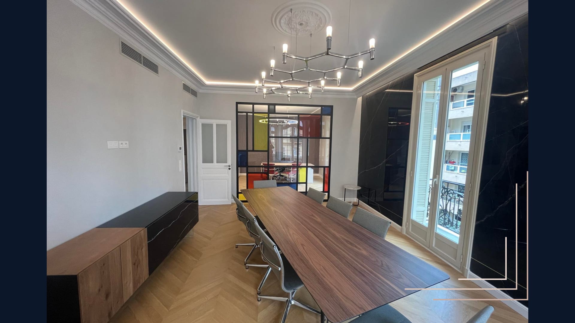 Espaces de travail premium avec matériaux nobles