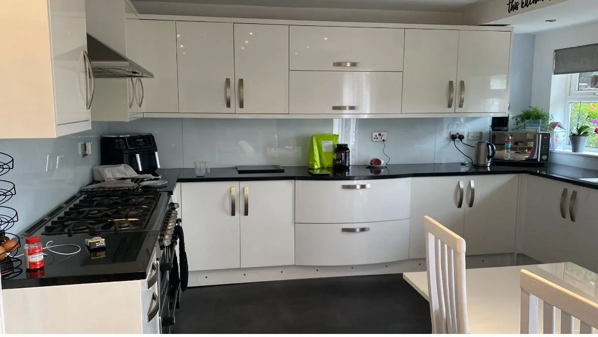 Kitchen Respray Case Study From White Gloss To Dulux Weathered Glass