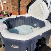 4 Person Deluxe Hot Tub Hire