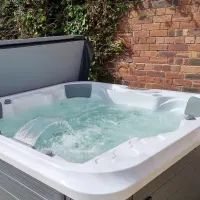 Odyssey 6 Person Hot Tub