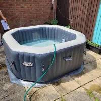 4 Person Deluxe Hot Tub Hire